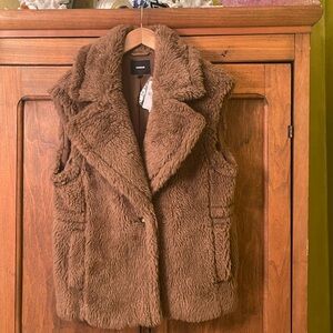 Express Faux Fur Teddy Bear Vest. X Small. NWT
